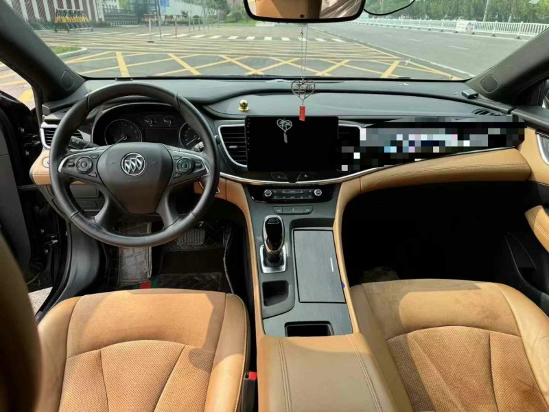 济宁17年别克君越4