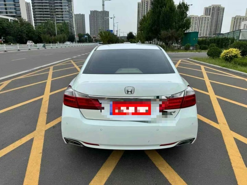 济宁14年本田雅阁9