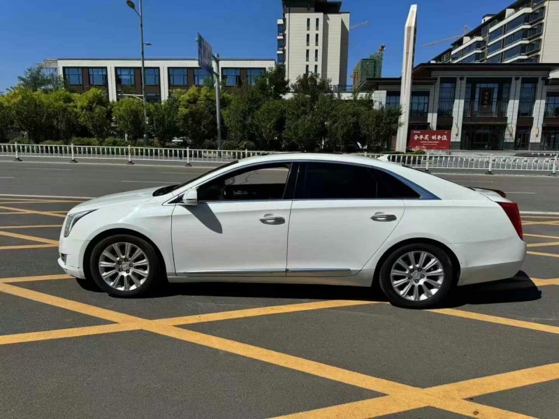 济宁16年凯迪拉克XTS3