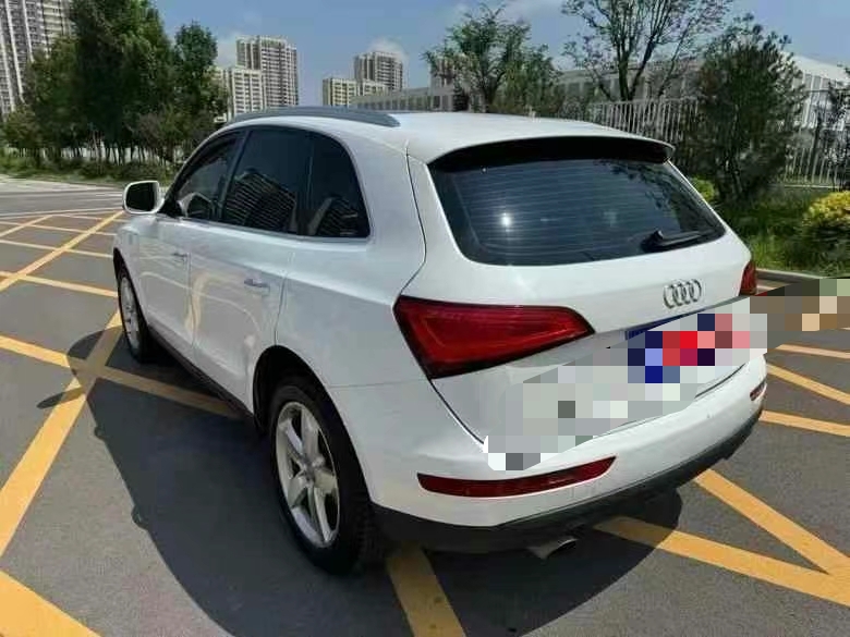 济宁16年奥迪Q58