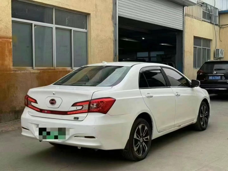 青岛16年比亚迪秦5