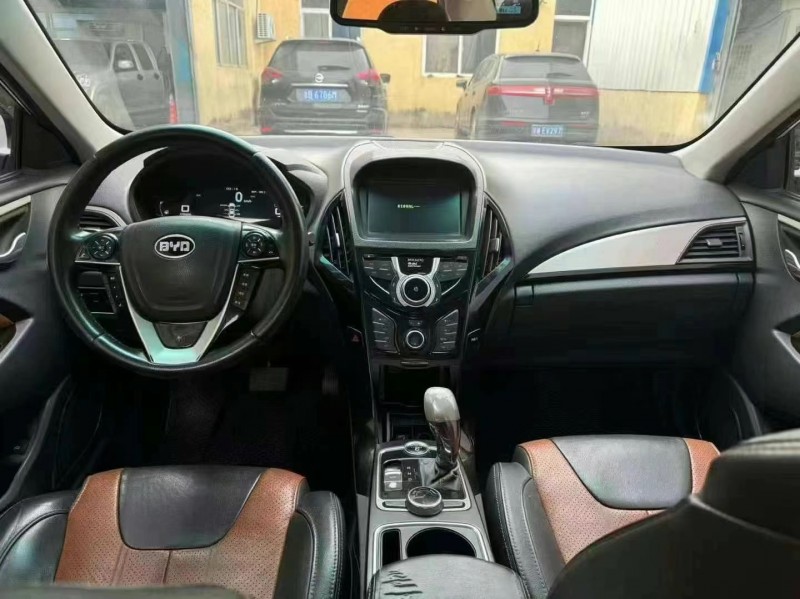 青岛16年比亚迪秦8