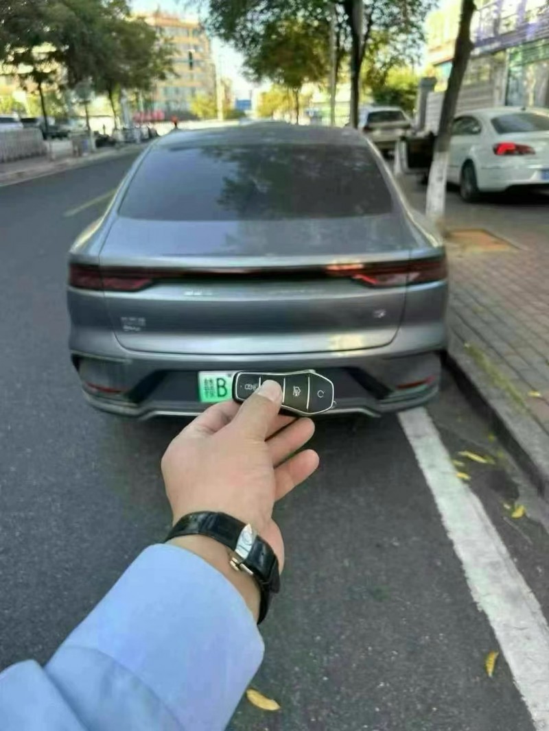 青岛22年比亚迪汉4