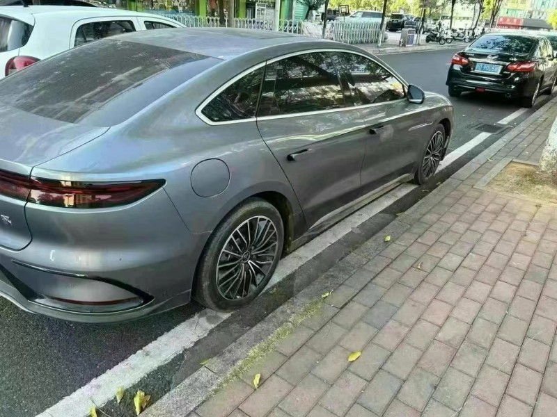 青岛22年比亚迪汉5