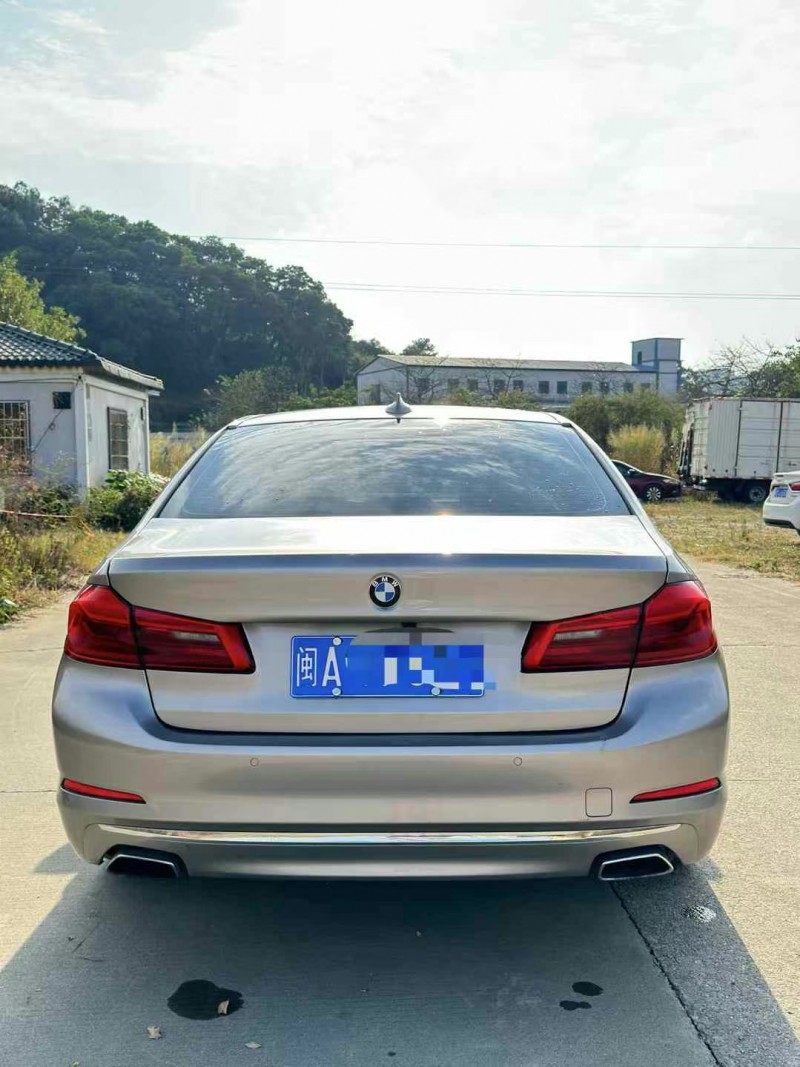 广州17年宝马5系9