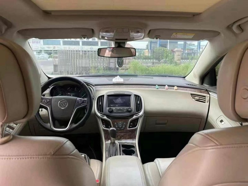 青岛15年别克君越8