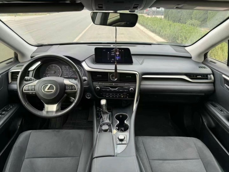 济宁19年雷克萨斯RX8