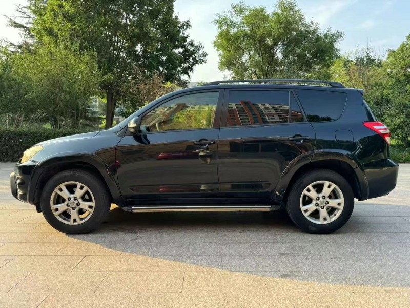 邢台13年丰田RAV44