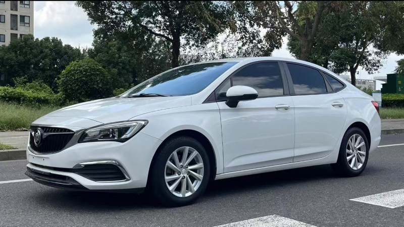 济宁18年别克威朗2