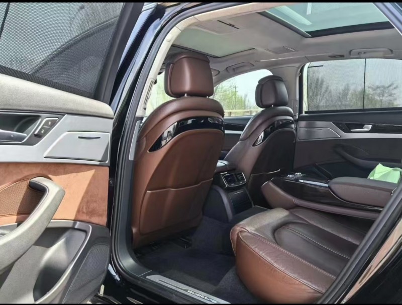 济宁18年奥迪A8L5