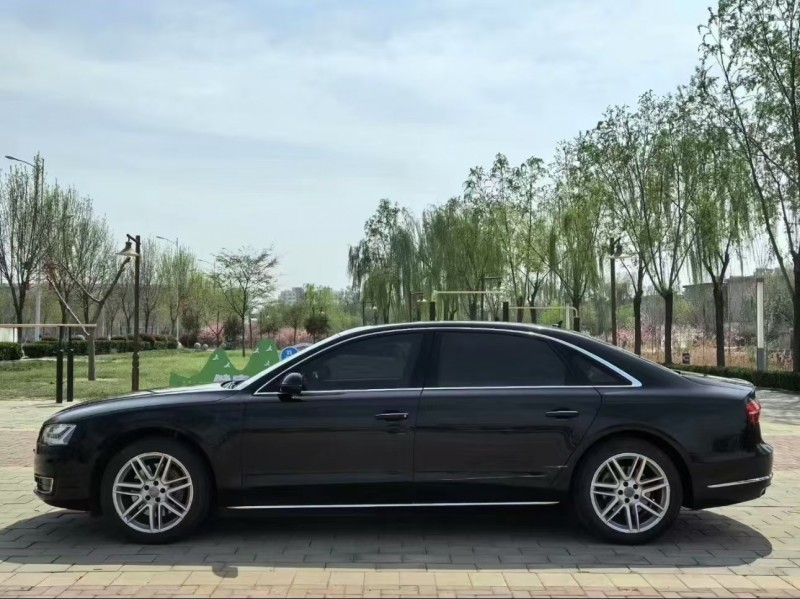 济宁18年奥迪A8L7