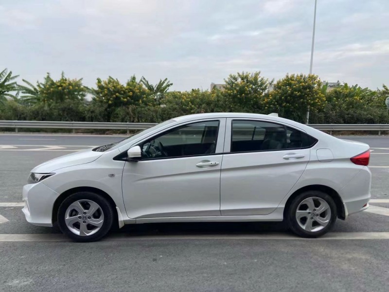 广州17年本田锋范5