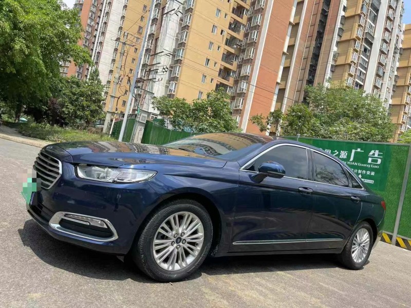 成都16年福特金牛座2