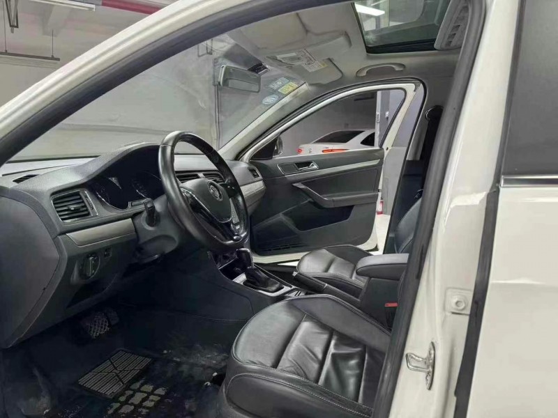 成都16年大众朗逸4