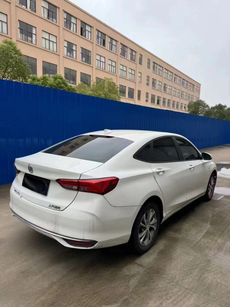 济宁23年别克威朗5