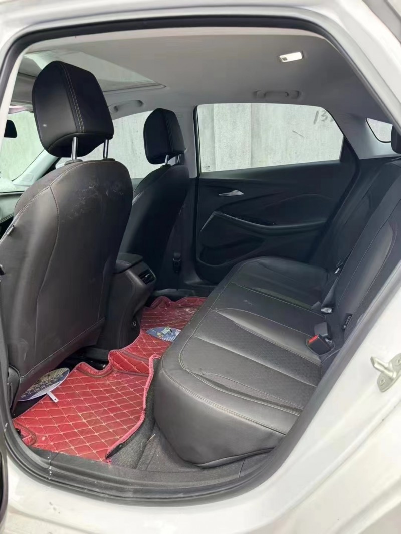 济宁23年别克威朗7