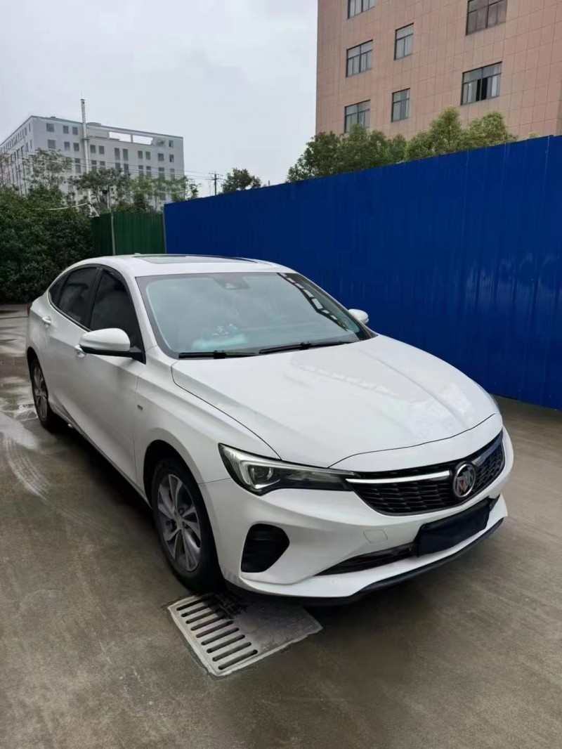 济宁23年别克威朗8