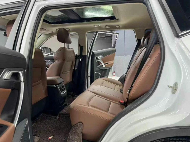 成都22年吉利博越8