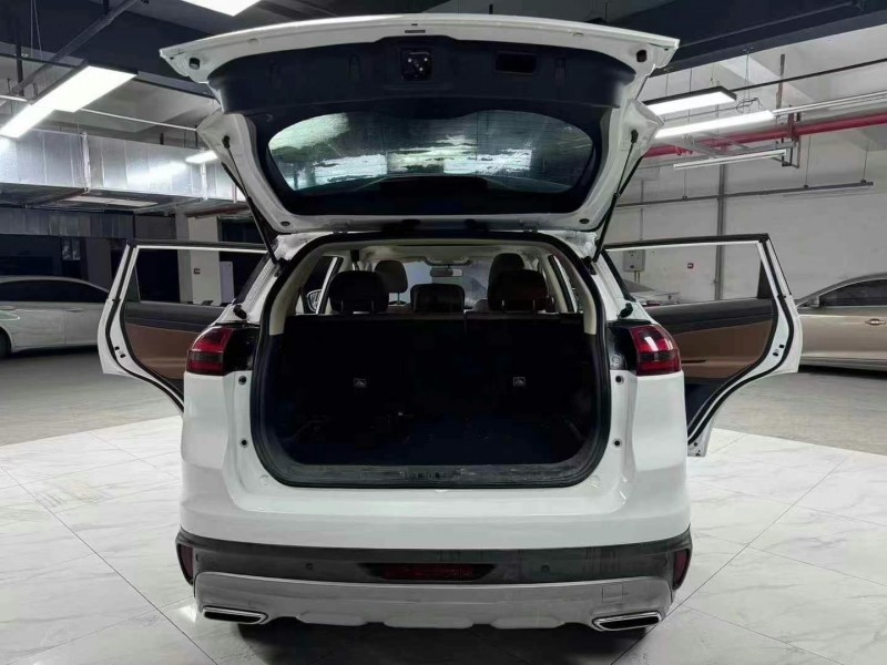 成都22年吉利博越9