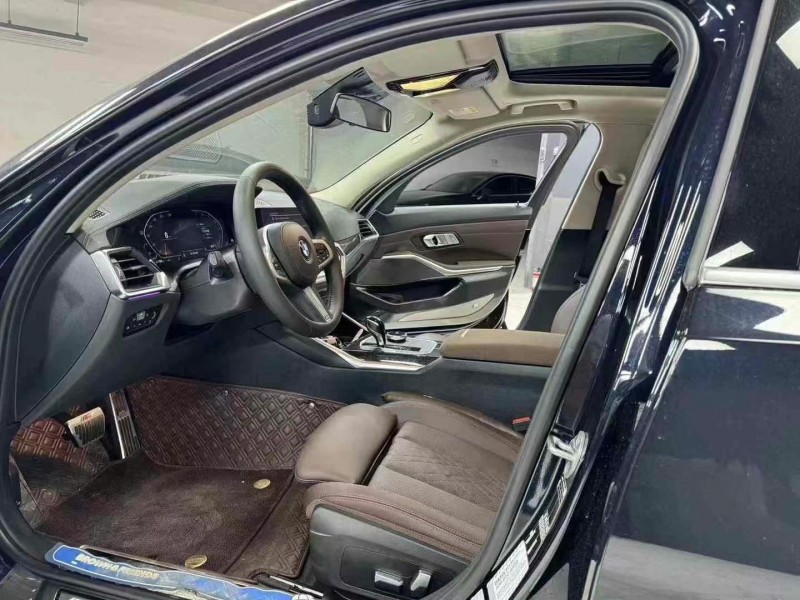 成都22年宝马3系5