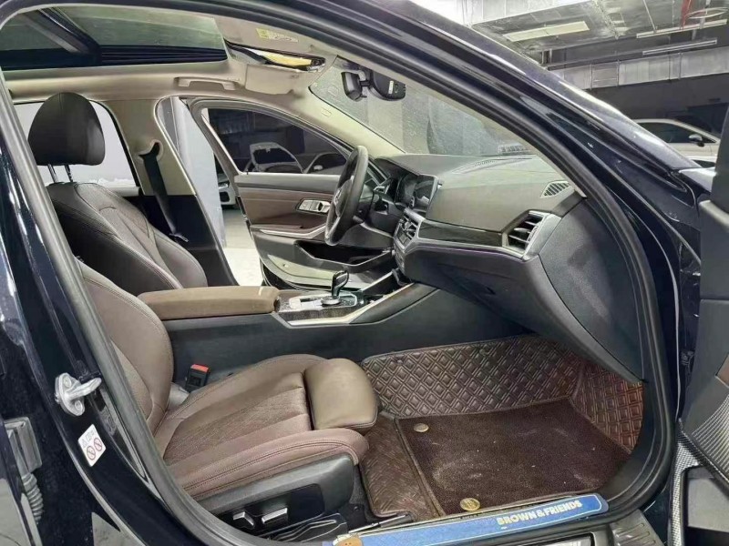 成都22年宝马3系6