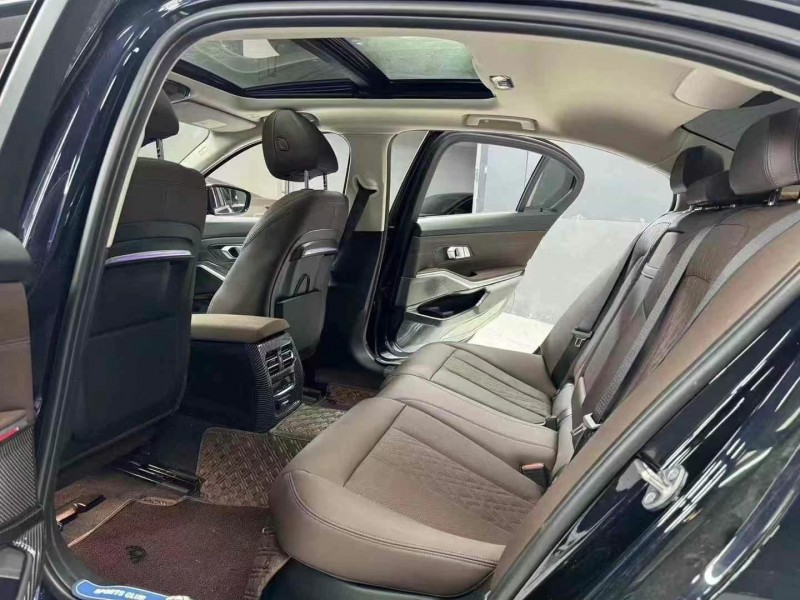 成都22年宝马3系9