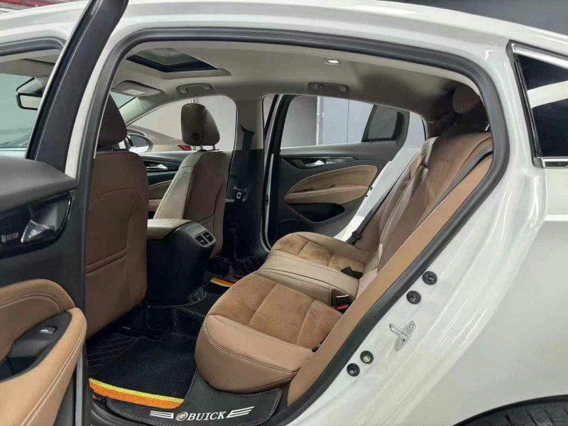 成都22年别克君威6