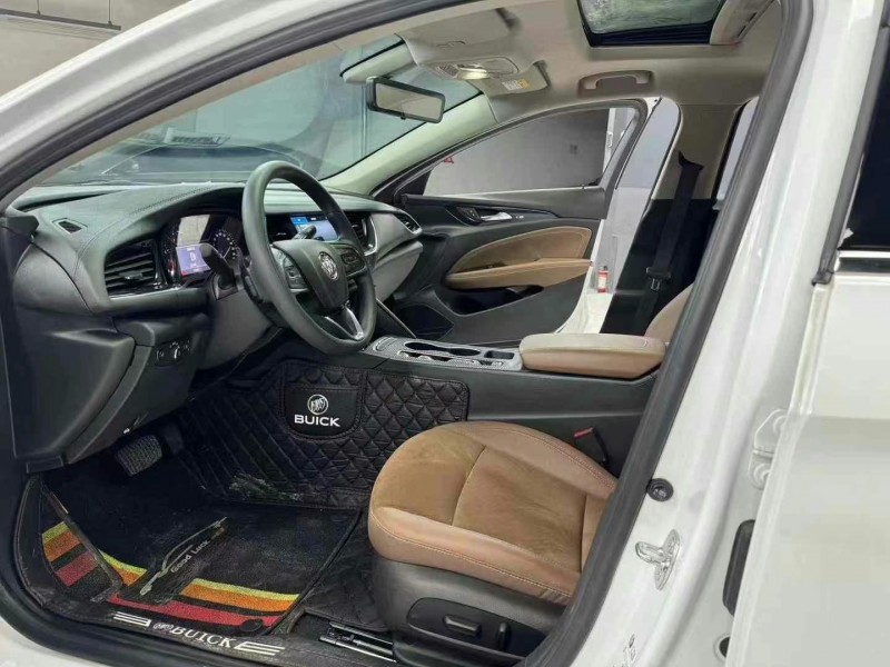 成都22年别克君威8