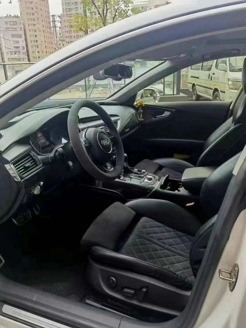 深圳13年奥迪S78