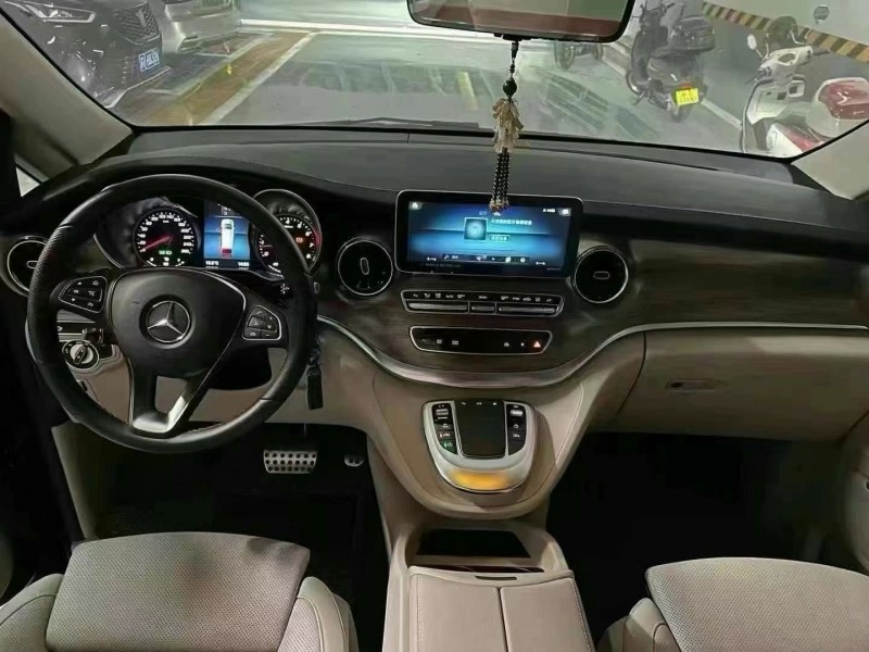 济宁21年奔驰V5