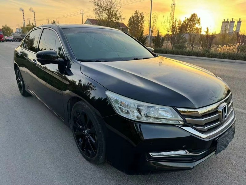 菏泽16年本田雅阁2