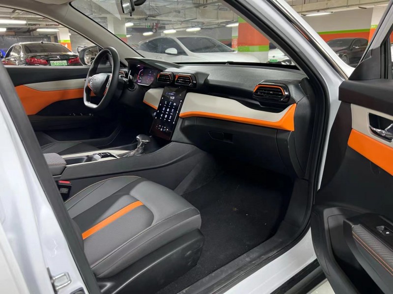 成都24年东风奕炫8