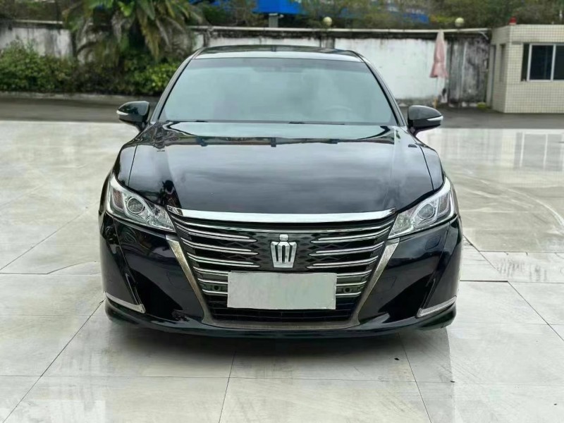佛山16年丰田皇冠1