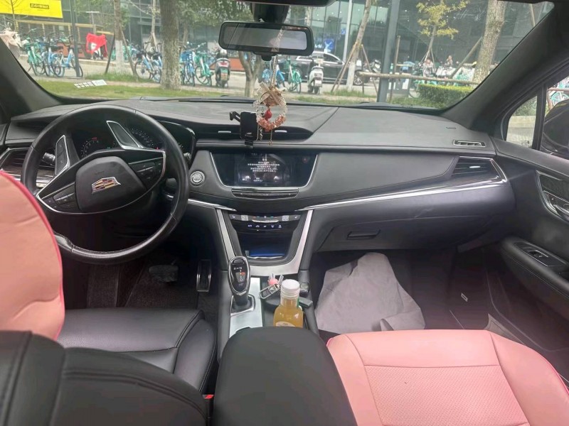 成都19年凯迪拉克XT56
