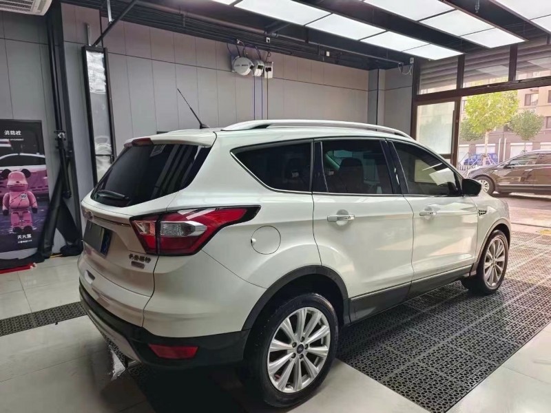 济宁17年福特翼虎5