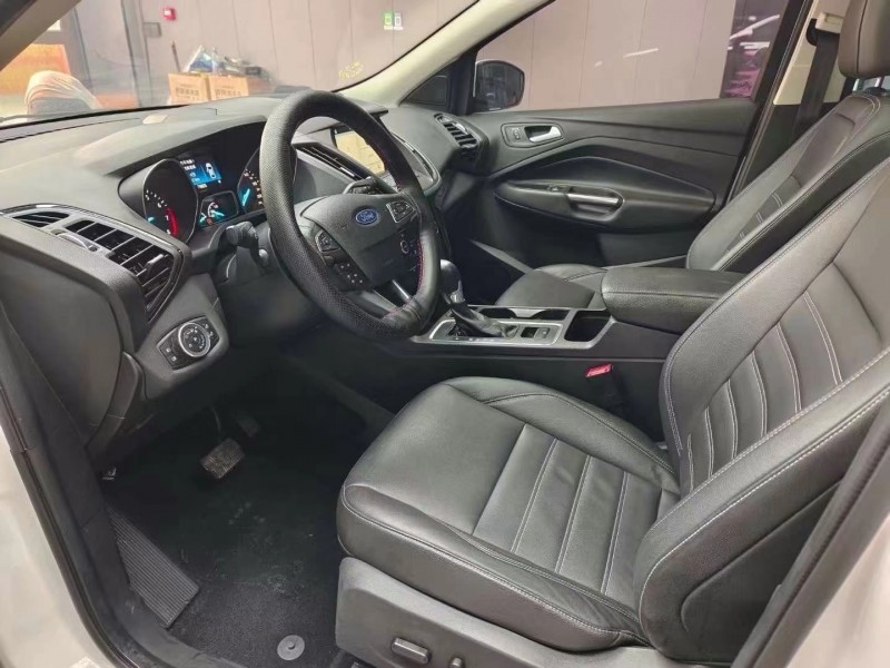 济宁17年福特翼虎6