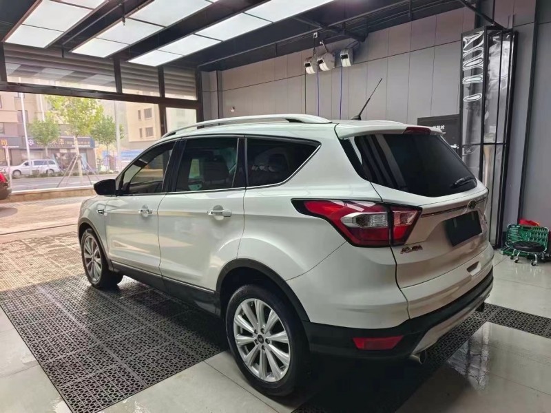 济宁17年福特翼虎7