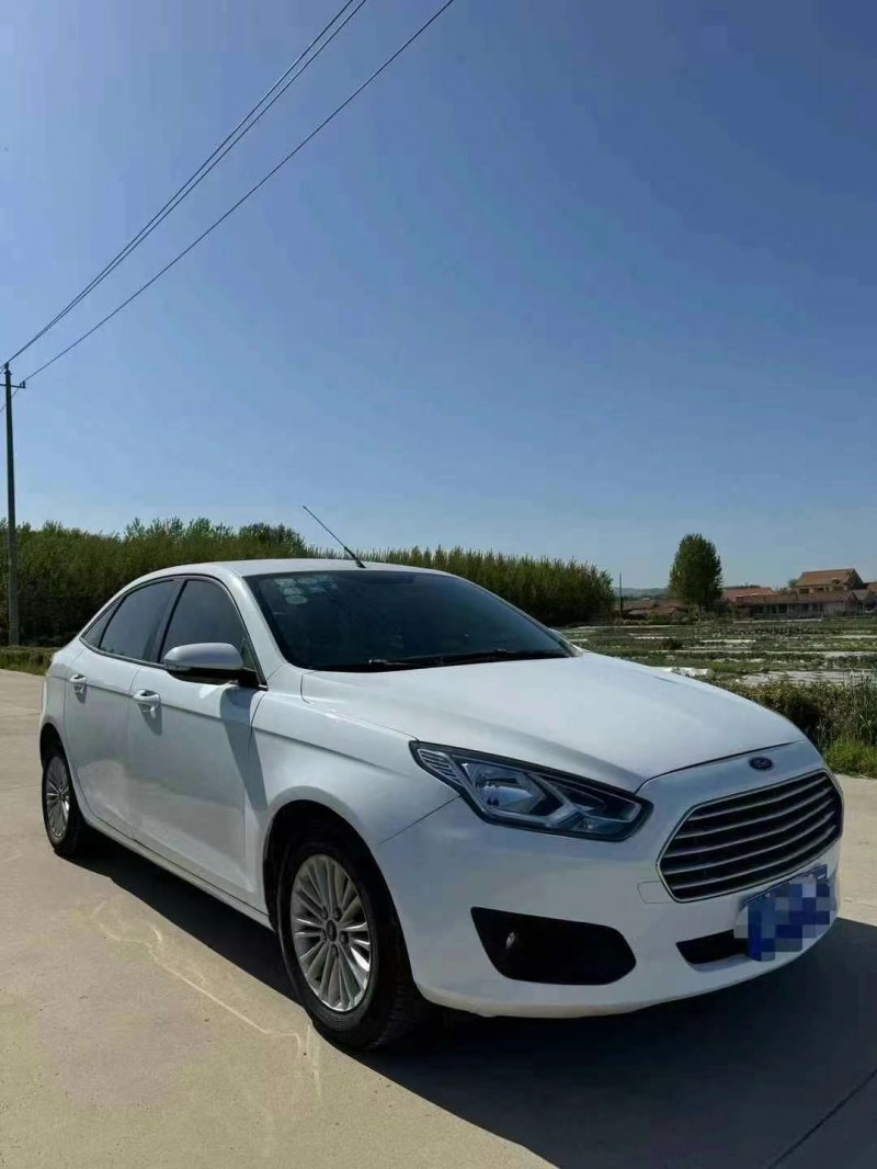 青岛15年福特福睿斯3