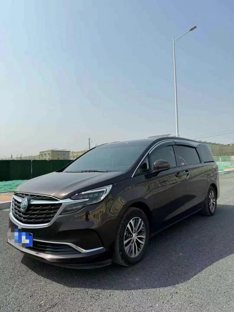 青岛22年别克GL82