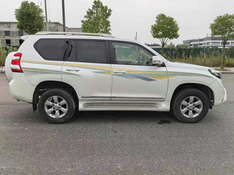 成都15年丰田普拉多4