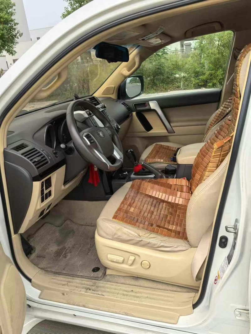 成都15年丰田普拉多8