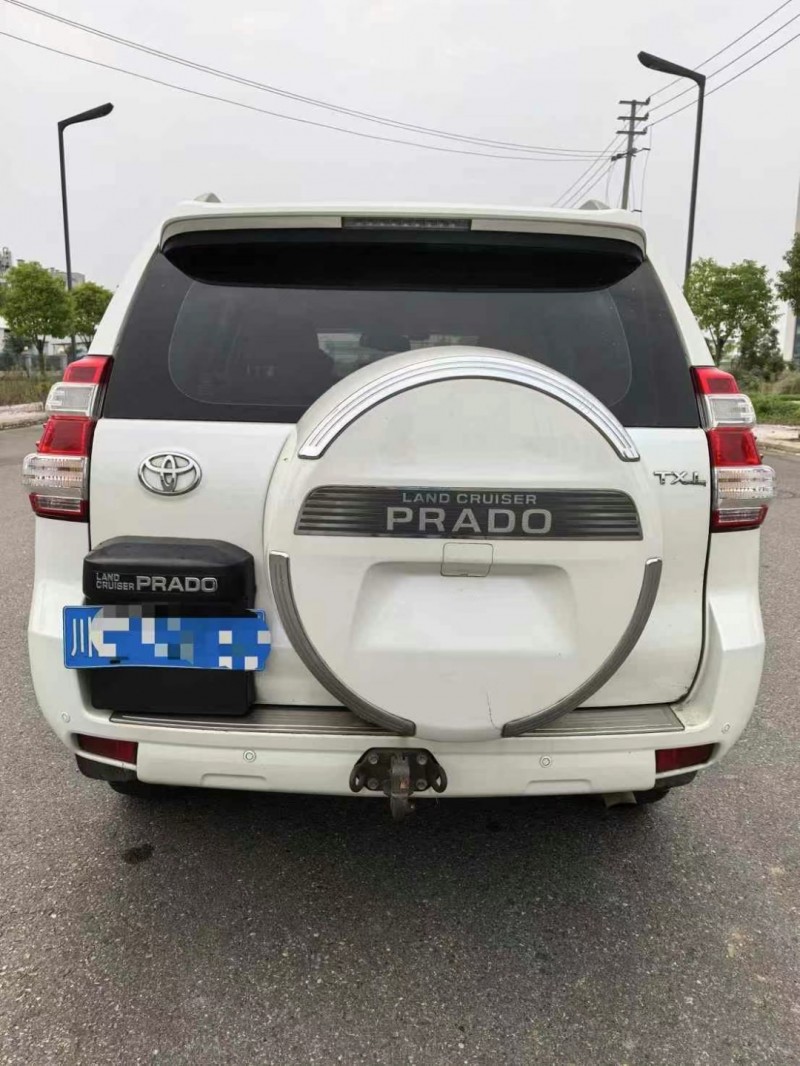 成都15年丰田普拉多9