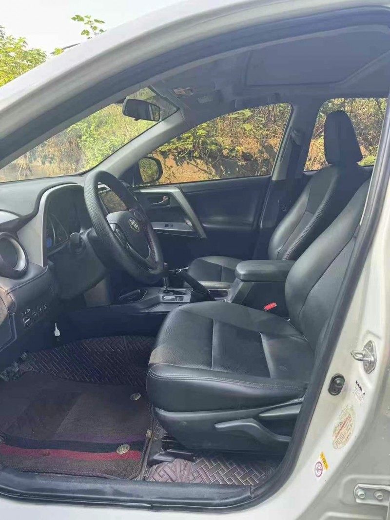 成都18年丰田RAV42