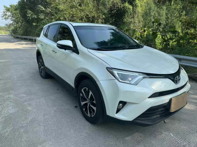 成都18年丰田RAV45