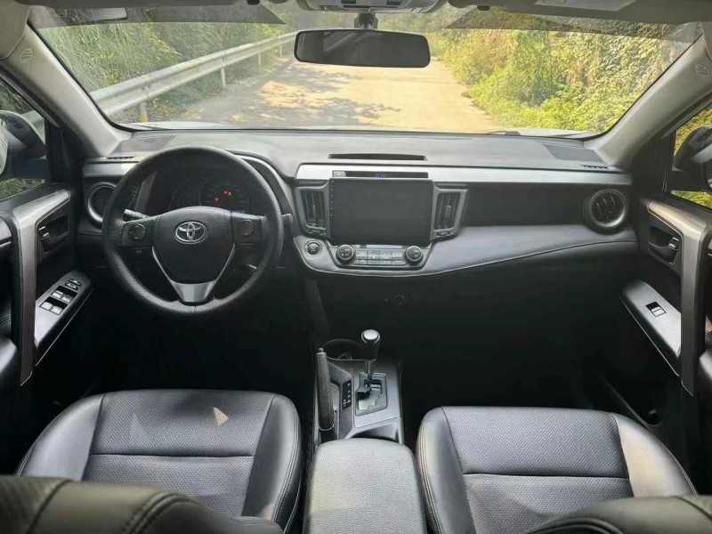 成都18年丰田RAV47