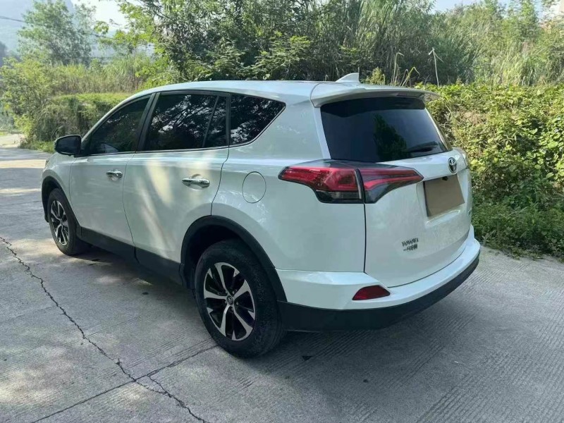 成都18年丰田RAV48