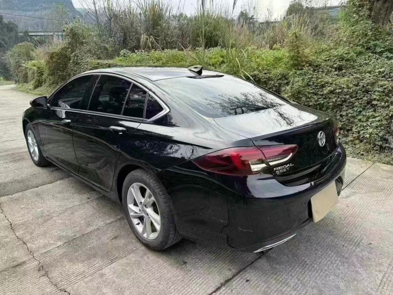 成都22年别克君威8