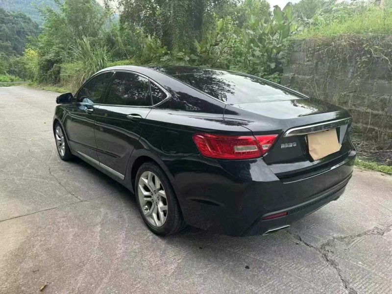 成都16年吉利博瑞5