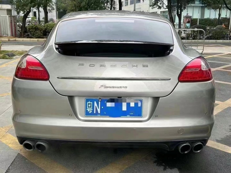 深圳12年保时捷帕拉梅拉8