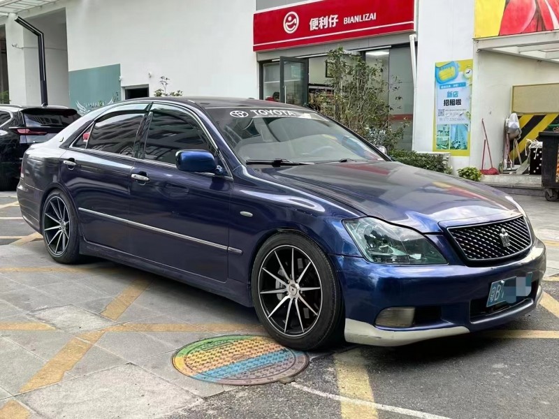 深圳05年丰田皇冠8